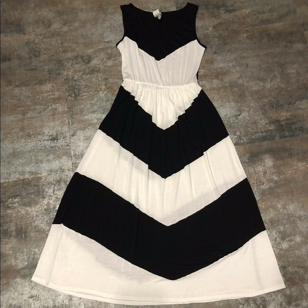 ModCloth Coli USA Sleeveless Chevron Midi Dress